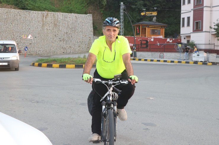 rizeli-grup-15-temmuza-ithafen-ankaradan-rizeye-pedal-cevirdi-3.jpg