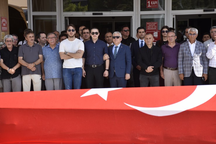 sivasta-gecirdigi-trafik-kazasi-sonrasinda-tedavi-gordugu-hastanede-hayatini-kaybeden-eski-vali-ve-mulkiye-basmufettisi-rizeli-hemsehrimiz-erol-karaomeroglu-icin-sivas-4.jpg