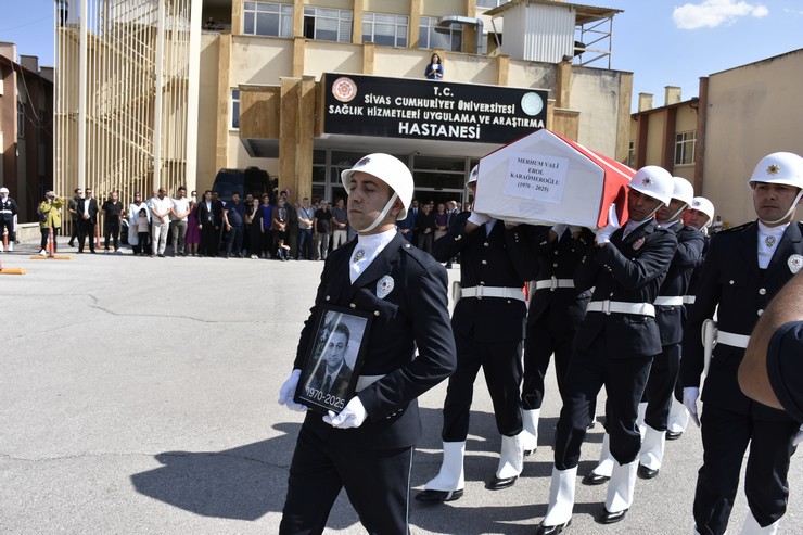 sivasta-gecirdigi-trafik-kazasi-sonrasinda-tedavi-gordugu-hastanede-hayatini-kaybeden-eski-vali-ve-mulkiye-basmufettisi-rizeli-hemsehrimiz-erol-karaomeroglu-icin-sivas-8.jpg