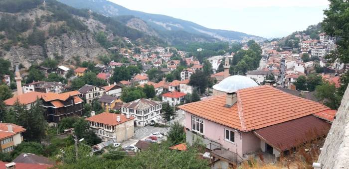 Bolu’da Kaya Düşmesi Riski Altındaki Evler İçin Tahliye Kararı: 30 Gün Süre Verildi