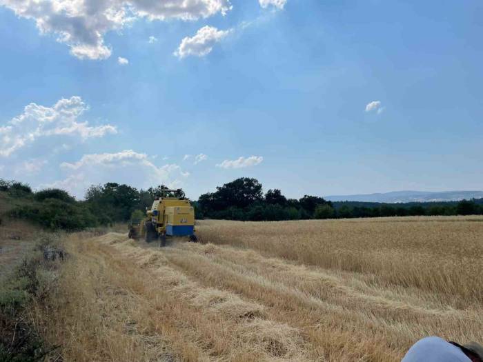 Büyükşehir’den Kırsaldaki Üreticilere Biçerdöver Desteği