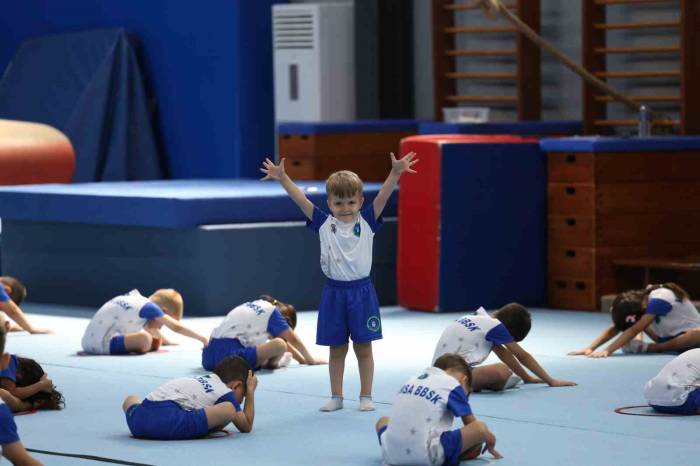 Yaz Spor Okulları’nda Çocuklar Sertifikalarına Kavuştu