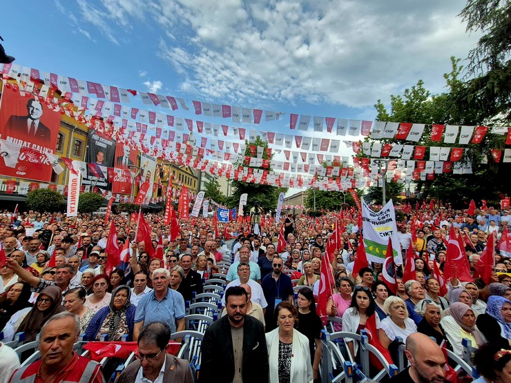 chp-genel-baskani-ozgur-ozel-millet-iradesine-sahip-cikiyor-mitingi-icin-trabzona-geldi-1.jpg