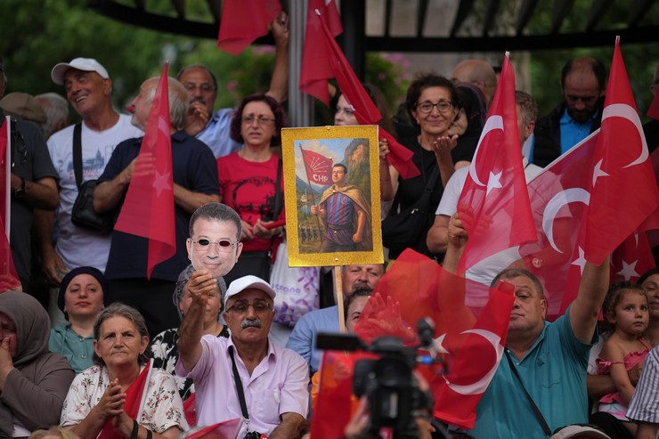 chp-genel-baskani-ozgur-ozel-millet-iradesine-sahip-cikiyor-mitingi-icin-trabzona-geldi-5.jpg