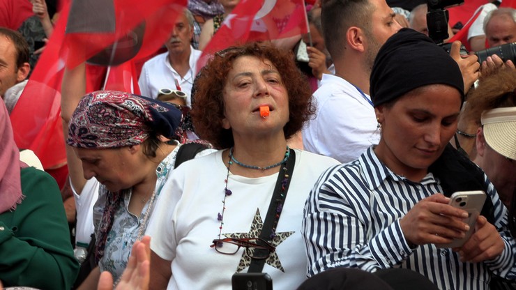 chp-genel-baskani-ozgur-ozel-millet-iradesine-sahip-cikiyor-mitingi-icin-trabzona-geldi-6.jpg