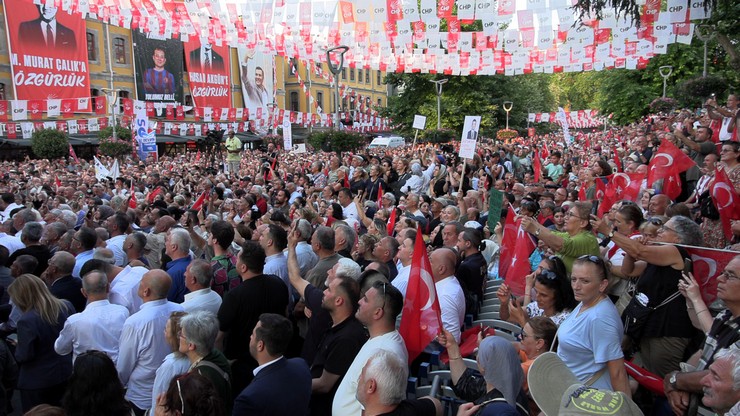 chp-genel-baskani-ozgur-ozel-millet-iradesine-sahip-cikiyor-mitingi-icin-trabzona-geldi-7.jpg