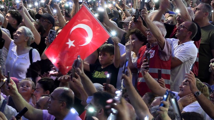 chp-genel-baskani-ozgur-ozel-millet-iradesine-sahip-cikiyor-mitingi-icin-trabzona-geldi-9.jpg