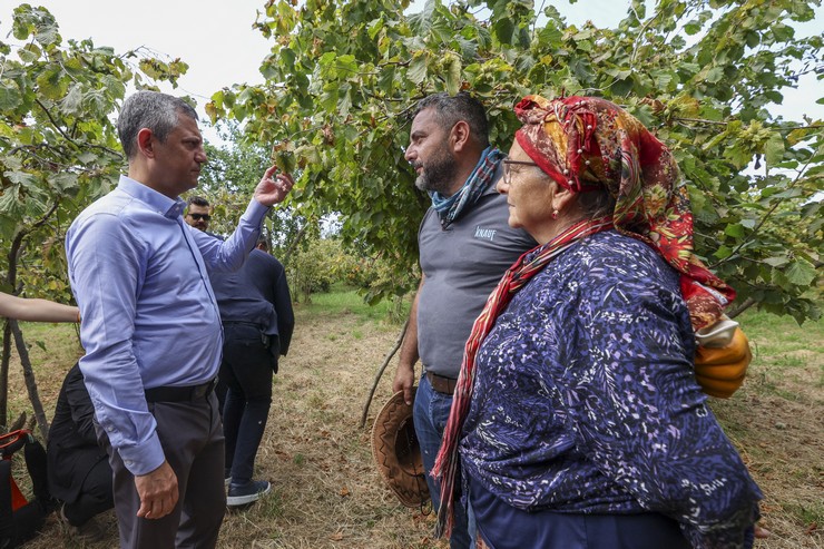 chp-genel-baskani-ozgur-ozel-trabzonda-konustu-3.jpg