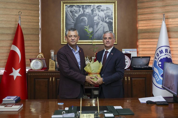 chp-genel-baskani-ozgur-ozel-trabzonda-konustu-6.jpg