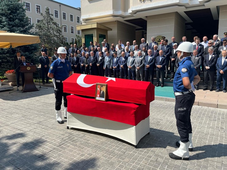 erol-karaomeroglu-icin-icisleri-bakanliginda-toren-duzenlendi-2.jpg