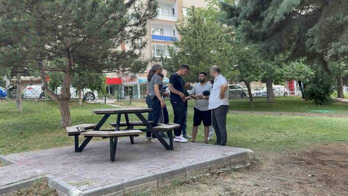 Kayınçosunu Tabancayla Vurup Kaçtı, Sonra Motosikletiyle Geri Dönüp Teslim Oldu