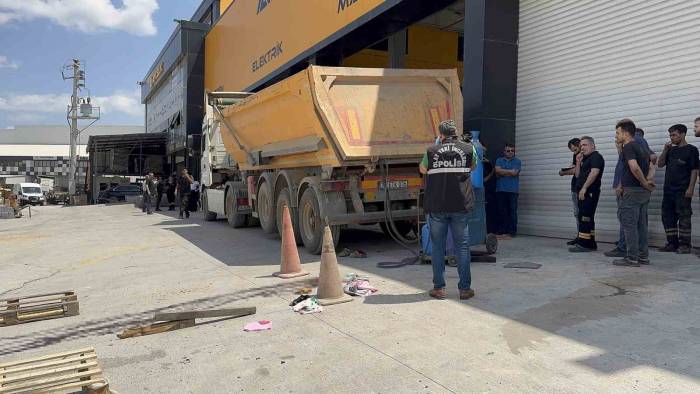 Kaynak Sırasında Damper Kapağının Kapanması İle Kafası Ezilen Şoför Hayatını Kaybetti