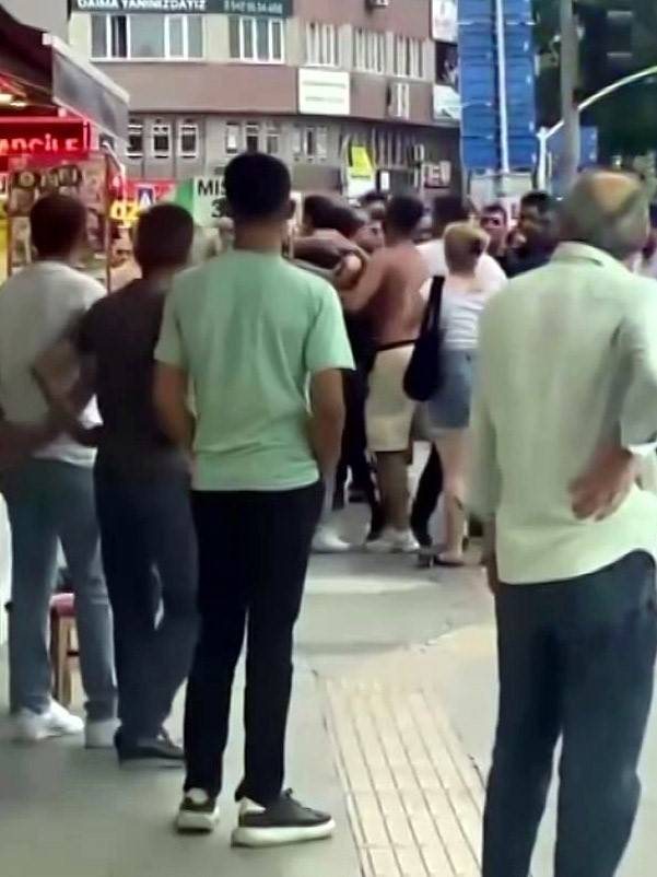 Şehrin Göbeği Boks Ringine Döndü: O Anlar Kamerada