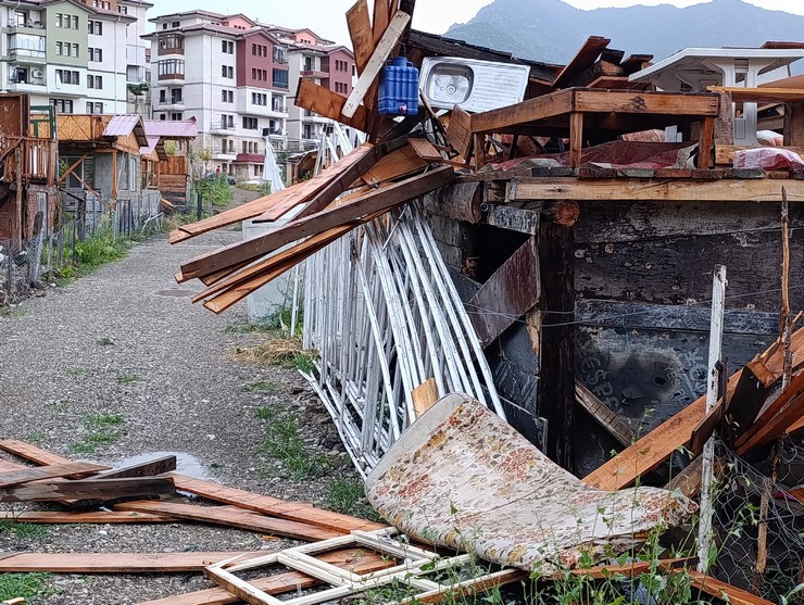 artvinde-saganak-ve-siddetli-ruzgar-etkili-oldu-1.jpg