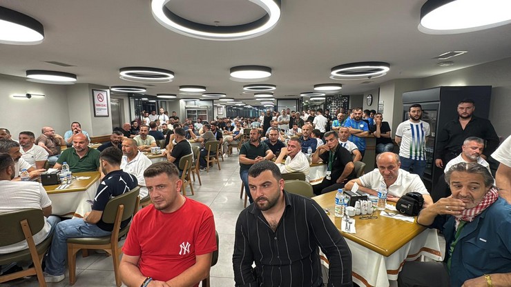 rizespor-tribunlerinde-yeni-donem-mekansizlar-artik-sehr-i-mudafa-9.jpg