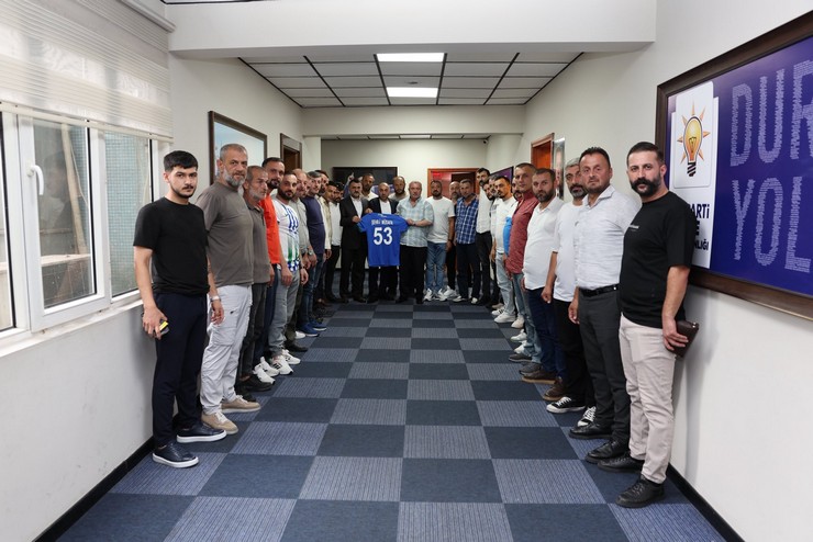 caykur-rizespor-taraftar-grubu-sehr-i-mudafa-ak-partiyi-ziyaret-etti-4.jpg
