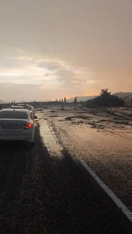 Kağızman-ığdır Karayolu Sel Nedeniyle Ulaşıma Kapandı