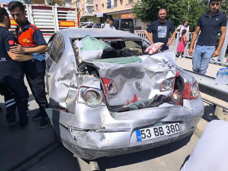 corumda-uc-aracin-karistigi-zincirleme-kazada-1i-cocuk-8-kisi-yaralandi-2.jpg