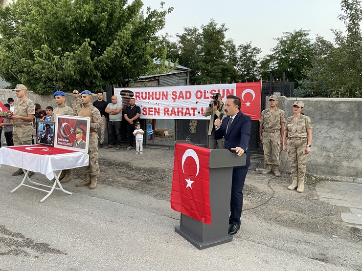 musun-malazgirt-ilcesinde-10-yil-once-pkkli-teroristlerce-sehit-edilen-jandarma-binbasi-arslan-kulaksiz-sehit-dustugu-noktada-duzenlenen-torenle-anildi-3.jpg