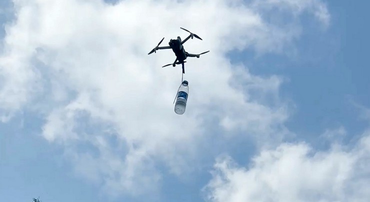rizede-cay-mustahsili-eve-uzak-olan-arazisine-dron-ile-su-tasidi-1.jpg