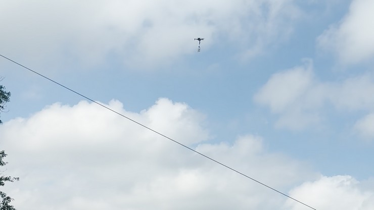 rizede-cay-mustahsili-eve-uzak-olan-arazisine-dron-ile-su-tasidi-4.jpg