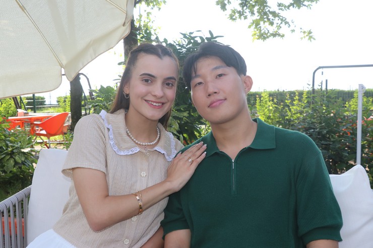 guney-koreli-yeong-jun-is-toplantisinda-istanbulda-tanistigi-melisa-sat-sayesinde-once-muslumanligi-secip-ismini-can-kim-olarak-degistirdi-sonra-da-rizeli-melisa-sat-3.jpg