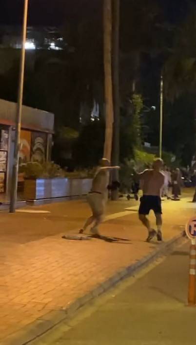 Alanya’da Rus Turistlerin Yumruklu Kavgası Kamerada