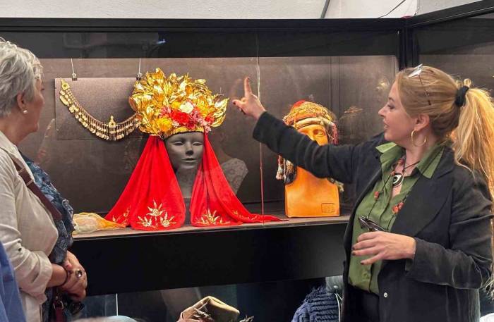 Osmanlı Halk Giysileri Çeşme Kalesi’nde Sergilenecek