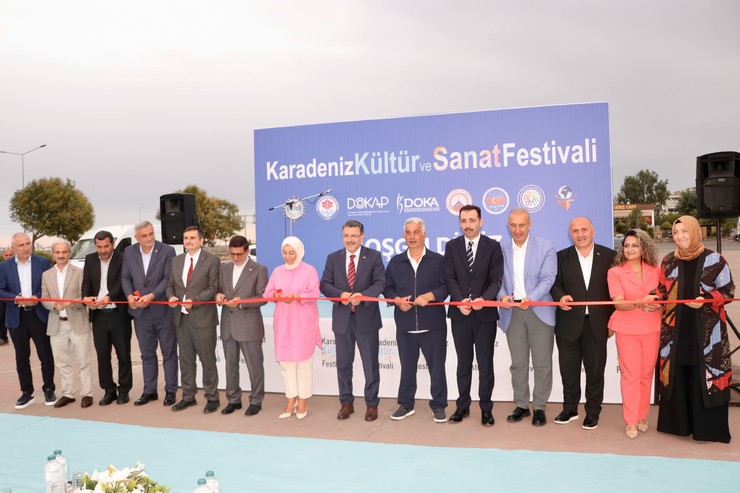 trabzonda-karadeniz-kultur-ve-sanat-festivali-basladi-11.jpg