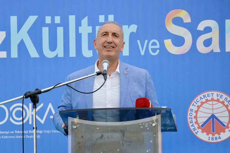 trabzonda-karadeniz-kultur-ve-sanat-festivali-basladi-7.jpg