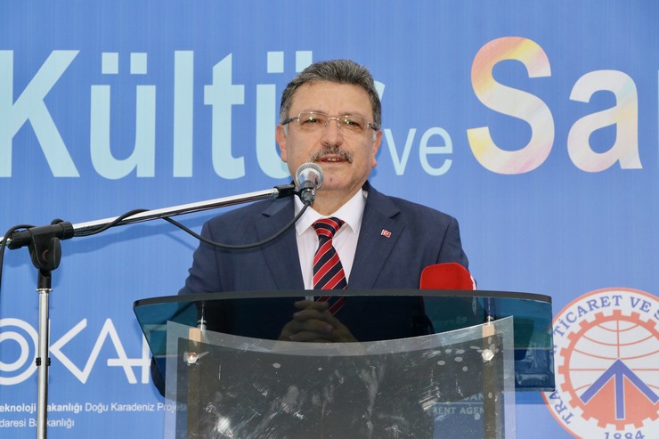 trabzonda-karadeniz-kultur-ve-sanat-festivali-basladi-8.jpg