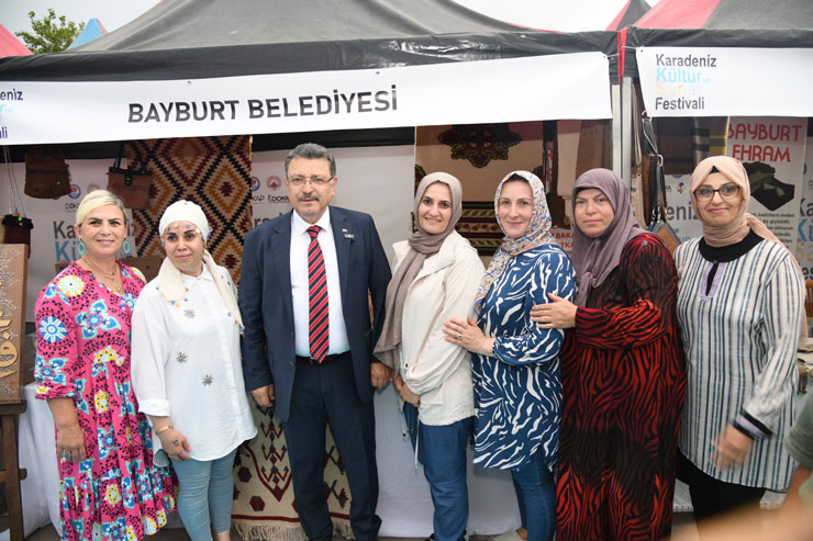 trabzonda-karadeniz-kultur-ve-sanat-festivali-basladi.jpg