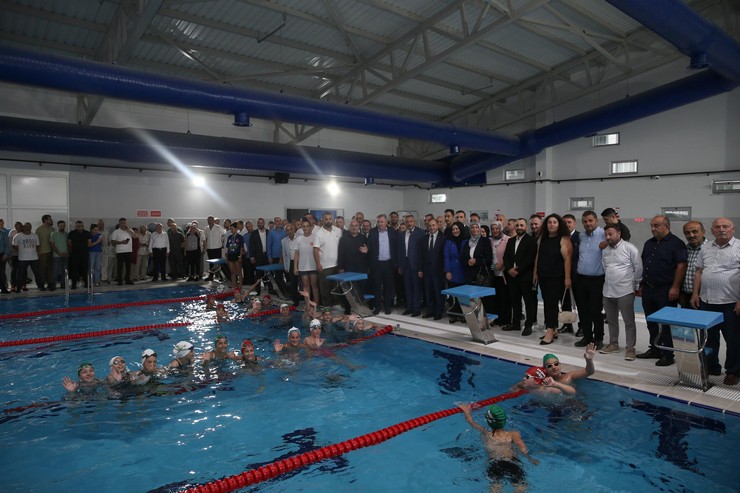 bakan-bak-ardesen-genclik-merkezi-ve-yari-olimpik-yuzme-havuzunun-acilisinda-konustu-6.jpg