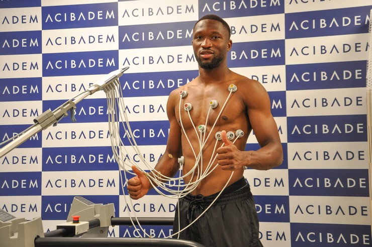 caykur-rizespor-fransa-ligi-takimlarindan-montpellierde-oynayan-26-yasindaki-savunma-oyuncusu-modibo-sagnani-renklerine-bagladi.jpg