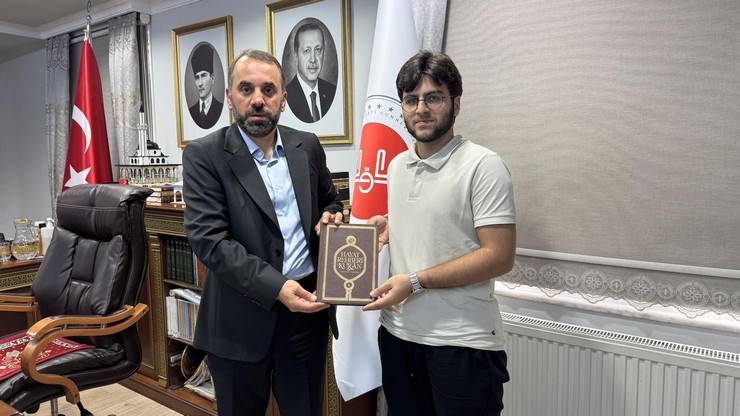 rizede-hafizlikla-taclanan-akademik-zafer-1.jpg