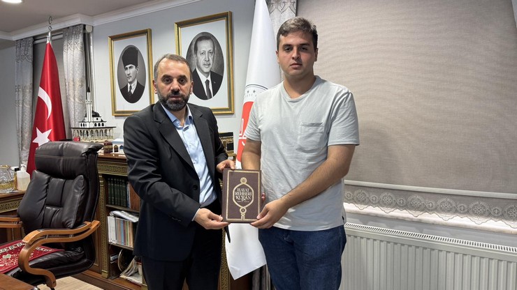 rizede-hafizlikla-taclanan-akademik-zafer-3.jpg