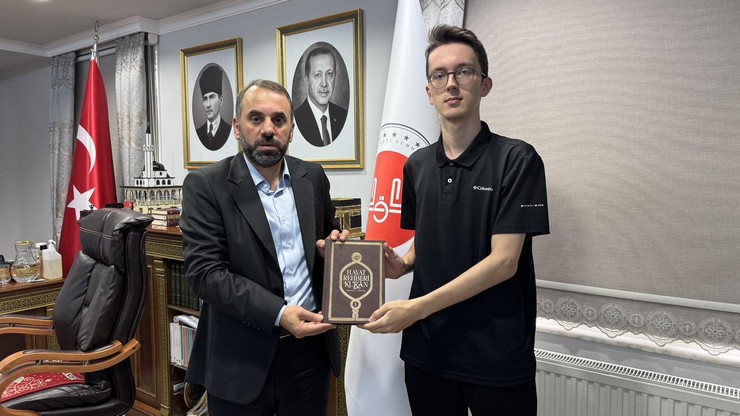 rizede-hafizlikla-taclanan-akademik-zafer-4.jpg
