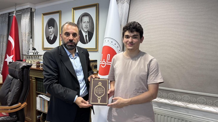 rizede-hafizlikla-taclanan-akademik-zafer-6.jpg