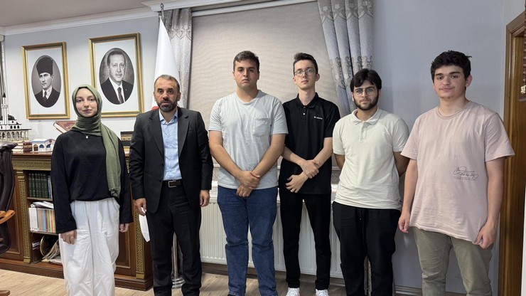 rizede-hafizlikla-taclanan-akademik-zafer-8.jpg