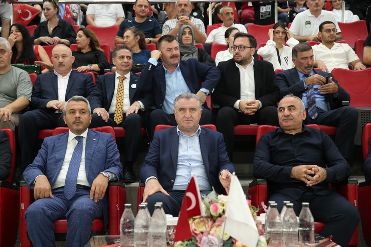 genclik-ve-spor-bakani-osman-askin-bak-karadeniz-hazar-ulkeleri-karate-sampiyonasinin-acilisina-katildi-3.jpg