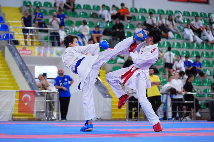 rizede-turkiye-karate-federasyonunca-organize-edilen-karadeniz-ve-hazar-ulkeleri-karate-sampiyonasi-tamamlandi-1.jpg
