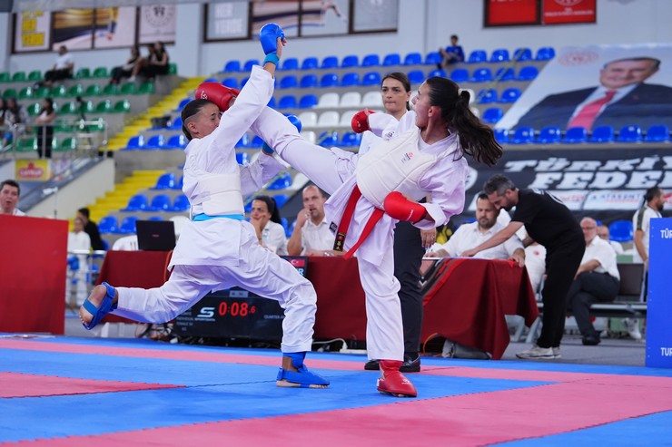 rizede-turkiye-karate-federasyonunca-organize-edilen-karadeniz-ve-hazar-ulkeleri-karate-sampiyonasi-tamamlandi-2.jpg