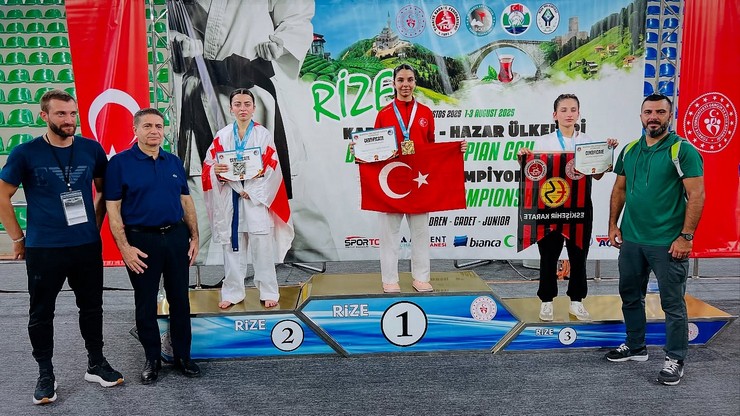 rizede-turkiye-karate-federasyonunca-organize-edilen-karadeniz-ve-hazar-ulkeleri-karate-sampiyonasi-tamamlandi-7.jpg