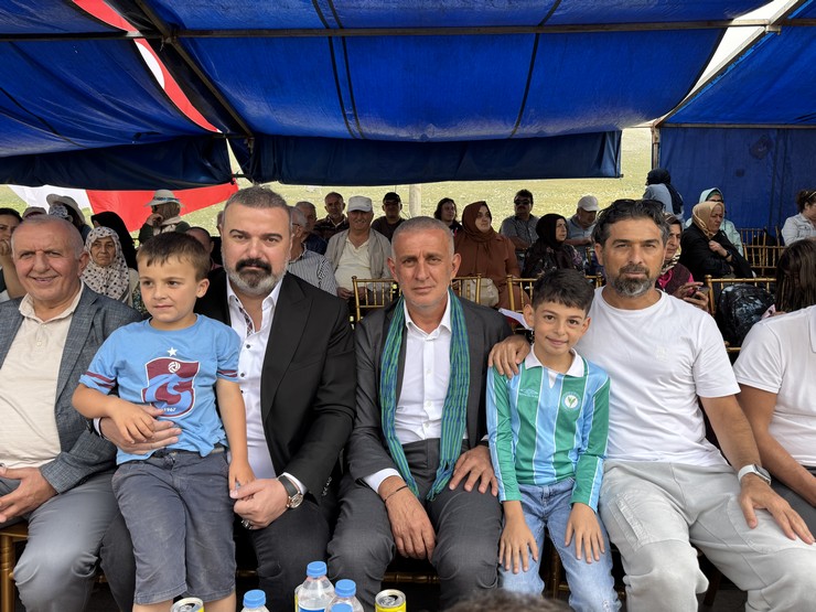 turkiye-futbol-federasyonu-tff-baskani-ibrahim-haciosmanoglu-caykur-rizespor-kulubunun-davetlisi-olarak-katildigi-anzer-yaylasi-birlik-ve-beraberlik-soleninde-acikl-4.jpg