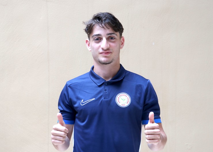 aykur-rizesporun-genc-oyuncusu-muhammed-super-ligdeki-ilk-maci-icin-gun-sayiyor-1.jpg
