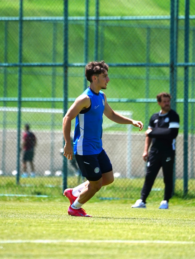 aykur-rizesporun-genc-oyuncusu-muhammed-super-ligdeki-ilk-maci-icin-gun-sayiyor-4.jpg