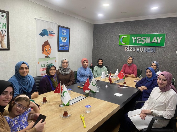 rize-yesilay-kadin-komisyonundan-kultur-ve-kisisel-gelisimi-birlestiren-etkinlik-3.jpg