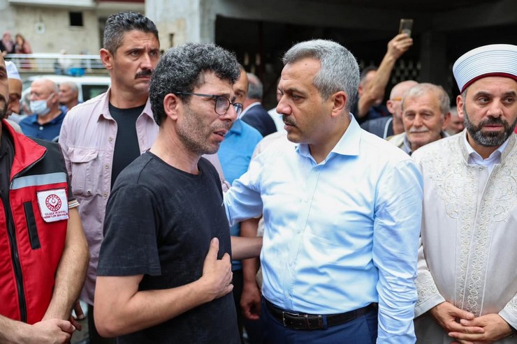rizeli-kibris-gazisi-ahmet-cakmakcinin-cenazesi-salarha-rize-4.jpg