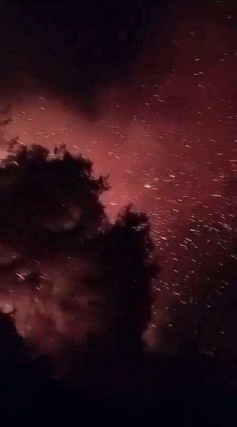 Çanakkale’de Ekiplerin Gece Boyunca Yangın Mücadelesi Sürüyor