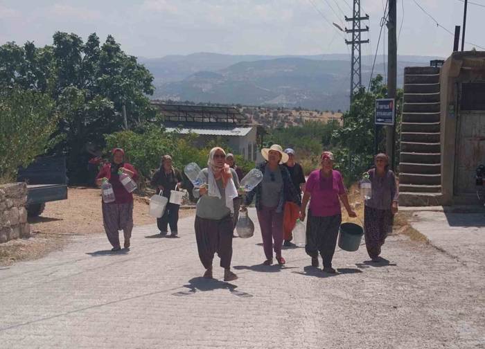 Mersin Mut’un Kırsal Mahalleleri Su Sorununa Çözüm İstedi